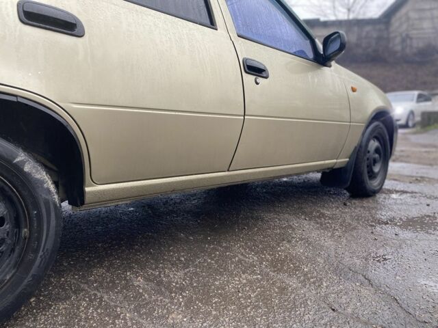 Бежевый Дэу Нексия, объемом двигателя 1.5 л и пробегом 137 тыс. км за 2300 $, фото 3 на Automoto.ua