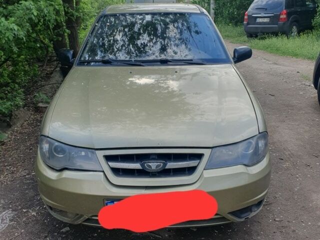 Бежевый Дэу Нексия, объемом двигателя 1.5 л и пробегом 650 тыс. км за 968 $, фото 2 на Automoto.ua