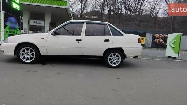 Бежевий Деу Нексія, об'ємом двигуна 1.5 л та пробігом 150 тис. км за 2199 $, фото 5 на Automoto.ua