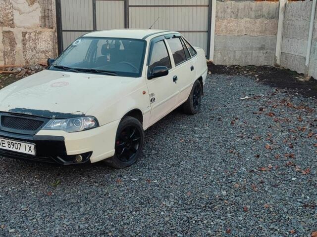 Бежевый Дэу Нексия, объемом двигателя 1.5 л и пробегом 90 тыс. км за 1700 $, фото 1 на Automoto.ua