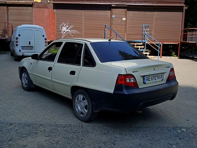 Бежевий Деу Нексія, об'ємом двигуна 1.5 л та пробігом 225 тис. км за 980 $, фото 1 на Automoto.ua