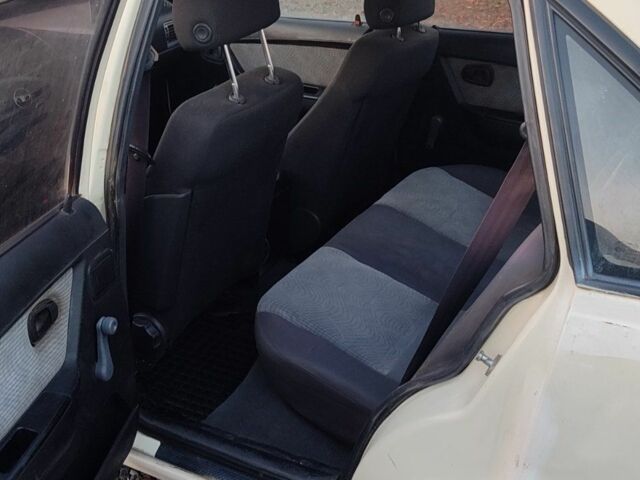 Бежевый Дэу Нексия, объемом двигателя 1.5 л и пробегом 90 тыс. км за 1700 $, фото 5 на Automoto.ua