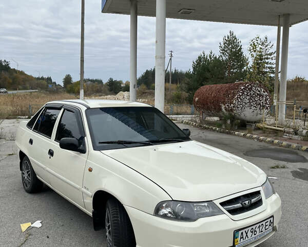 Деу Нексія 2012 у Червоноград на Automoto.ua Бежевий Деу Нексія, об'ємом двигуна 1.5 л та пробігом 119 тис. км за 2500 $, фото 1 на Automoto.ua