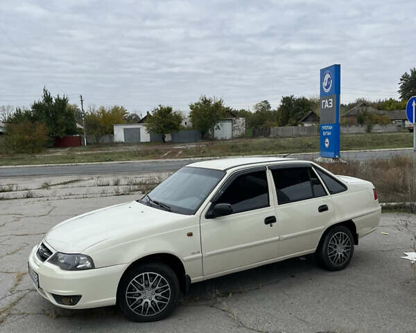 Деу Нексія 2012 у Червоноград на Automoto.ua Бежевий Деу Нексія, об'ємом двигуна 1.5 л та пробігом 119 тис. км за 2500 $, фото 2 на Automoto.ua