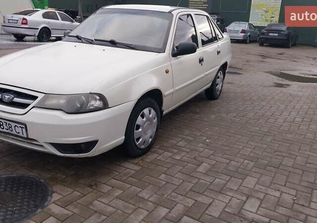 Бежевий Деу Нексія, об'ємом двигуна 1.6 л та пробігом 259 тис. км за 2900 $, фото 3 на Automoto.ua