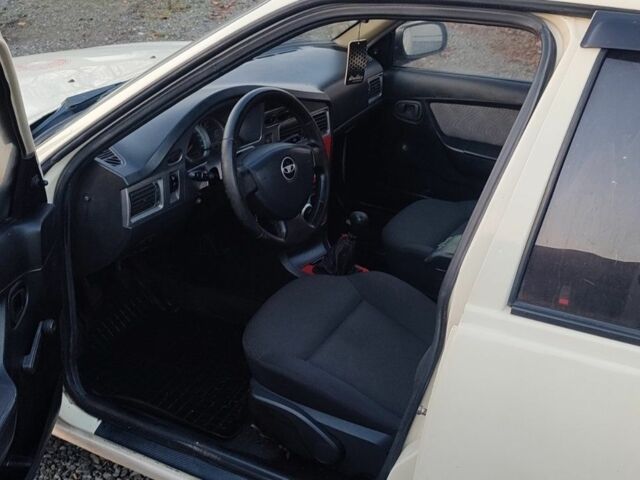 Бежевый Дэу Нексия, объемом двигателя 1.5 л и пробегом 90 тыс. км за 1700 $, фото 4 на Automoto.ua