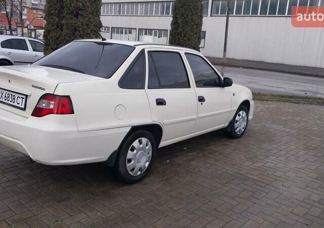 Бежевий Деу Нексія, об'ємом двигуна 1.6 л та пробігом 259 тис. км за 2900 $, фото 6 на Automoto.ua