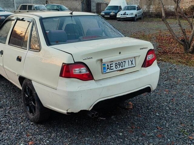 Бежевый Дэу Нексия, объемом двигателя 1.5 л и пробегом 90 тыс. км за 1700 $, фото 2 на Automoto.ua