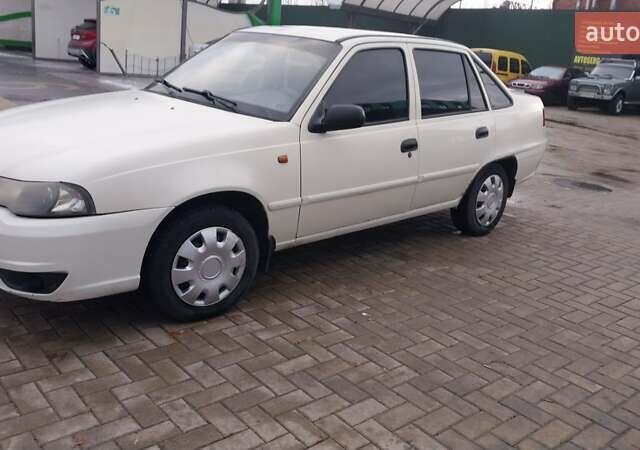 Бежевий Деу Нексія, об'ємом двигуна 1.6 л та пробігом 259 тис. км за 2900 $, фото 4 на Automoto.ua