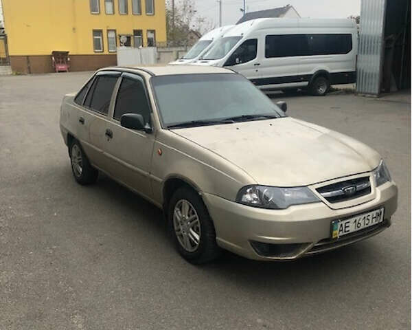 Бежевый Дэу Нексия, объемом двигателя 1.5 л и пробегом 401 тыс. км за 2500 $, фото 2 на Automoto.ua