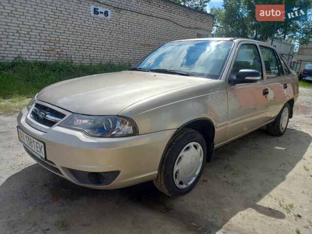Бежевый Дэу Нексия, объемом двигателя 1.5 л и пробегом 25 тыс. км за 4950 $, фото 1 на Automoto.ua