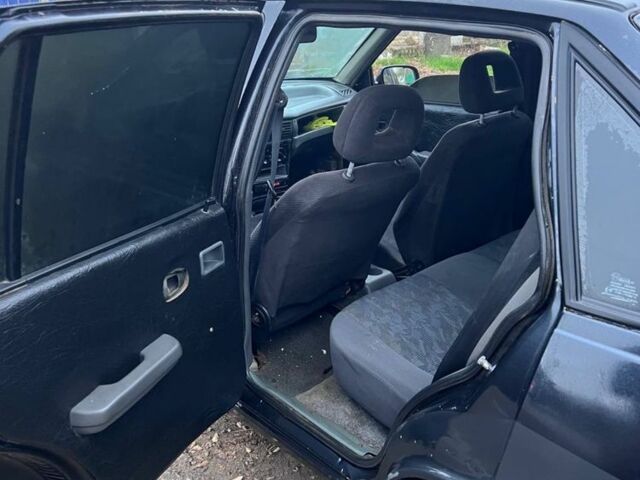 Чорний Деу Нексія, об'ємом двигуна 1.5 л та пробігом 150 тис. км за 1000 $, фото 3 на Automoto.ua