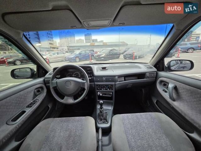 Черный Дэу Нексия, объемом двигателя 1.5 л и пробегом 141 тыс. км за 2800 $, фото 11 на Automoto.ua