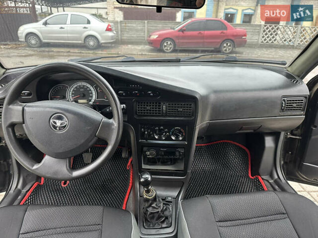 Чорний Деу Нексія, об'ємом двигуна 1.5 л та пробігом 260 тис. км за 2000 $, фото 9 на Automoto.ua