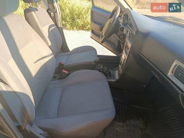 Черный Дэу Нексия, объемом двигателя 1.6 л и пробегом 122 тыс. км за 2400 $, фото 4 на Automoto.ua