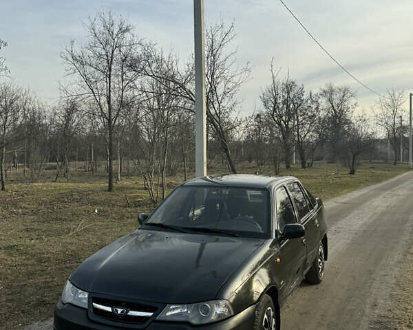 Чорний Деу Нексія, об'ємом двигуна 1.5 л та пробігом 141 тис. км за 2500 $, фото 1 на Automoto.ua