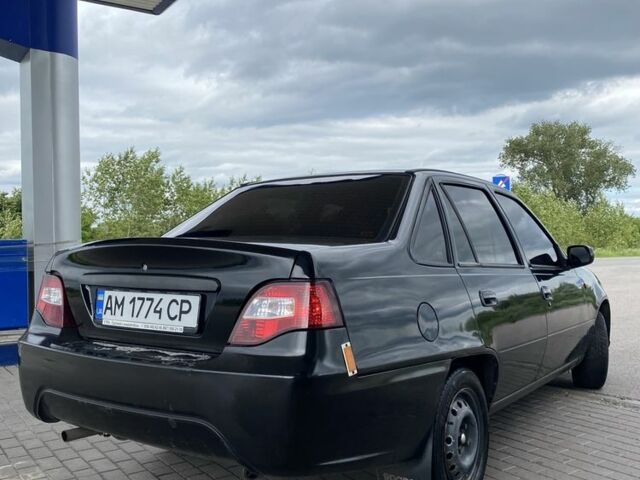 Чорний Деу Нексія, об'ємом двигуна 1.5 л та пробігом 300 тис. км за 2000 $, фото 1 на Automoto.ua