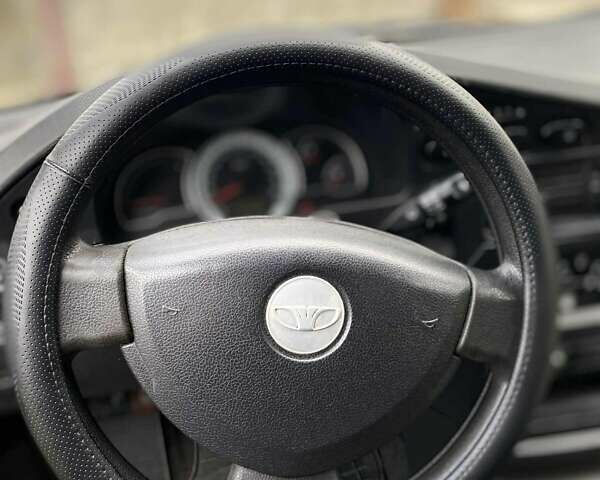 Черный Дэу Нексия, объемом двигателя 1.5 л и пробегом 252 тыс. км за 2300 $, фото 7 на Automoto.ua