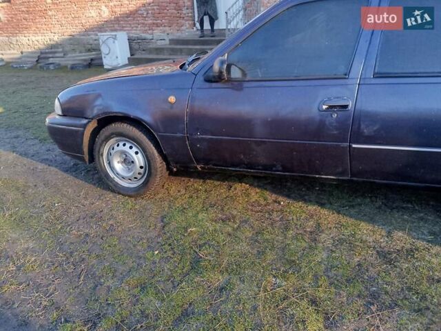 Фиолетовый Дэу Нексия, объемом двигателя 1.5 л и пробегом 140 тыс. км за 700 $, фото 1 на Automoto.ua