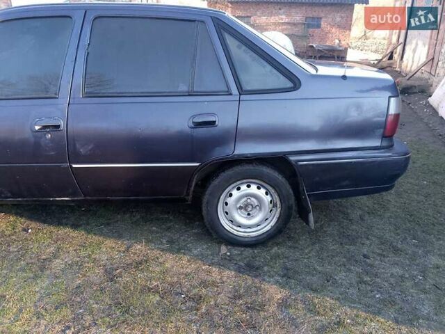 Фиолетовый Дэу Нексия, объемом двигателя 1.5 л и пробегом 140 тыс. км за 700 $, фото 2 на Automoto.ua