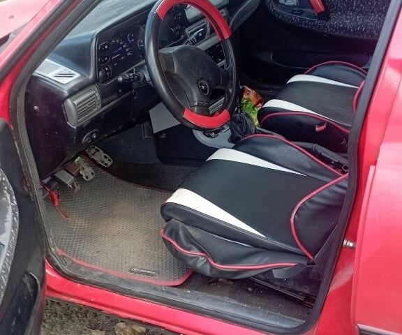 Красный Дэу Нексия, объемом двигателя 1.5 л и пробегом 280 тыс. км за 2000 $, фото 2 на Automoto.ua
