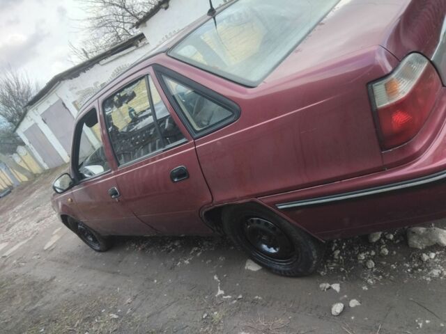 Червоний Деу Нексія, об'ємом двигуна 1.3 л та пробігом 250 тис. км за 832 $, фото 1 на Automoto.ua