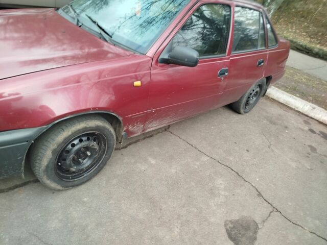 Красный Дэу Нексия, объемом двигателя 1 л и пробегом 3 тыс. км за 900 $, фото 1 на Automoto.ua