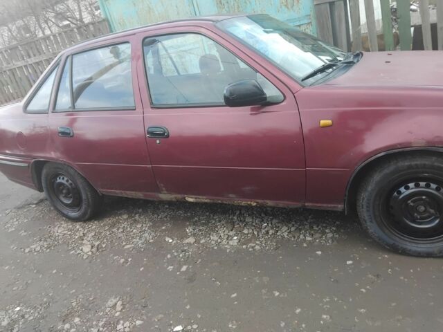 Червоний Деу Нексія, об'ємом двигуна 1.3 л та пробігом 250 тис. км за 832 $, фото 2 на Automoto.ua