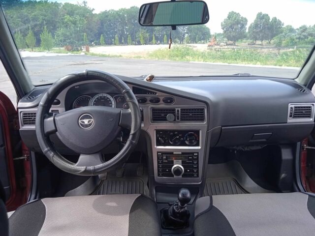 Деу Нексія 2010 у Александрие на Automoto.ua Червоний Деу Нексія, об'ємом двигуна 1.6 л та пробігом 108 тис. км за 3000 $, фото 5 на Automoto.ua