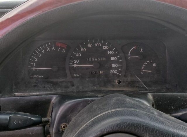 Дэу Нексия 1995 в Херсоне на Automoto.ua Красный Дэу Нексия, объемом двигателя 0 л и пробегом 256 тыс. км за 648 $, фото 3 на Automoto.ua