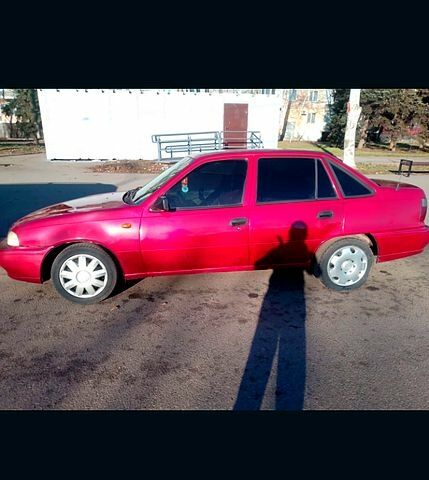 Красный Дэу Нексия, объемом двигателя 1.5 л и пробегом 200 тыс. км за 1200 $, фото 1 на Automoto.ua