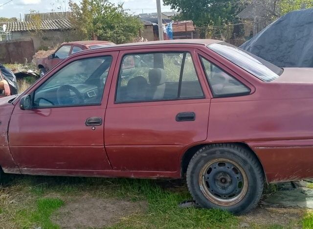 Дэу Нексия 1995 в Херсоне на Automoto.ua Красный Дэу Нексия, объемом двигателя 0 л и пробегом 256 тыс. км за 648 $, фото 1 на Automoto.ua