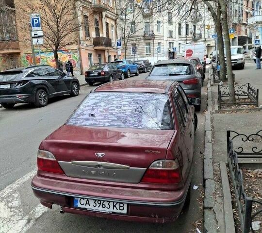 Червоний Деу Нексія, об'ємом двигуна 1.5 л та пробігом 450 тис. км за 950 $, фото 3 на Automoto.ua