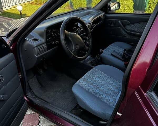 Красный Дэу Нексия, объемом двигателя 1.5 л и пробегом 170 тыс. км за 2139 $, фото 1 на Automoto.ua