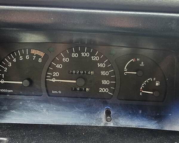Красный Дэу Нексия, объемом двигателя 1.5 л и пробегом 293 тыс. км за 1999 $, фото 5 на Automoto.ua