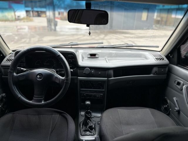 Красный Дэу Нексия, объемом двигателя 1.5 л и пробегом 99 тыс. км за 1299 $, фото 5 на Automoto.ua