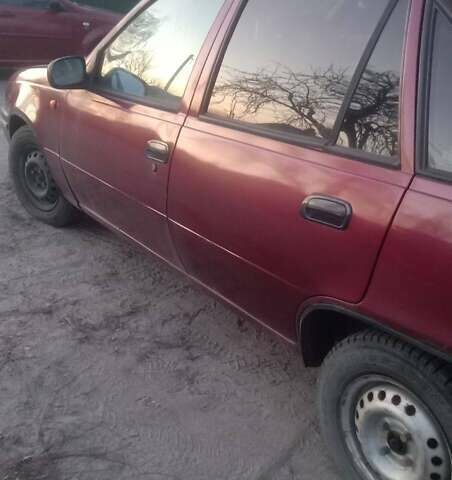 Красный Дэу Нексия, объемом двигателя 1.5 л и пробегом 504 тыс. км за 1100 $, фото 1 на Automoto.ua