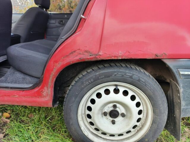 Червоний Деу Нексія, об'ємом двигуна 1.5 л та пробігом 350 тис. км за 1300 $, фото 5 на Automoto.ua