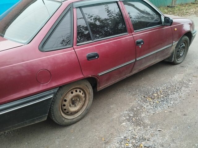 Красный Дэу Нексия, объемом двигателя 1.5 л и пробегом 181 тыс. км за 1100 $, фото 3 на Automoto.ua