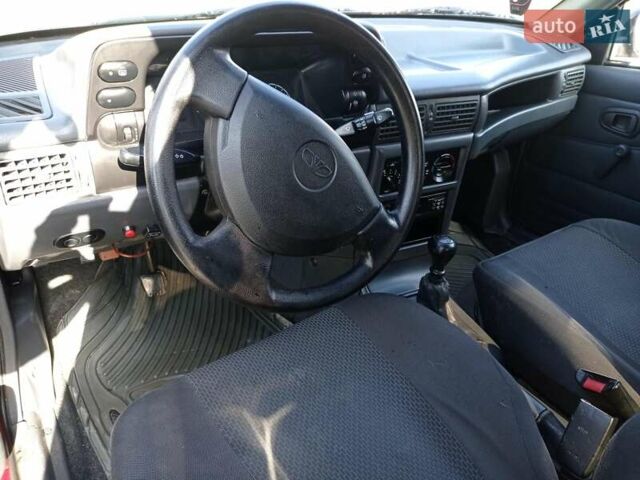 Червоний Деу Нексія, об'ємом двигуна 1.5 л та пробігом 180 тис. км за 1850 $, фото 3 на Automoto.ua