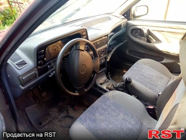 Красный Дэу Нексия, объемом двигателя 1.5 л и пробегом 176 тыс. км за 960 $, фото 3 на Automoto.ua