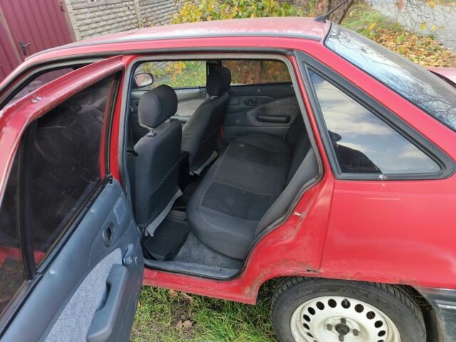 Червоний Деу Нексія, об'ємом двигуна 1.5 л та пробігом 350 тис. км за 1300 $, фото 4 на Automoto.ua