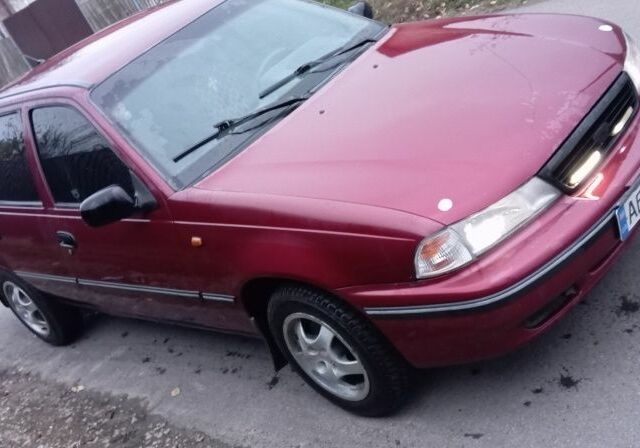 Червоний Деу Нексія, об'ємом двигуна 1.5 л та пробігом 270 тис. км за 1350 $, фото 2 на Automoto.ua