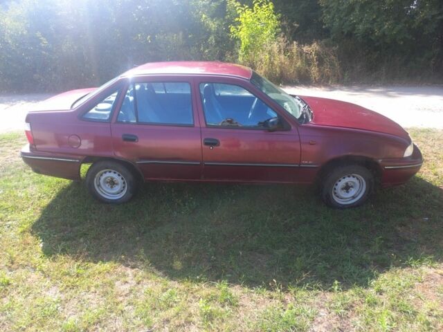 Червоний Деу Нексія, об'ємом двигуна 1.5 л та пробігом 155 тис. км за 1000 $, фото 3 на Automoto.ua