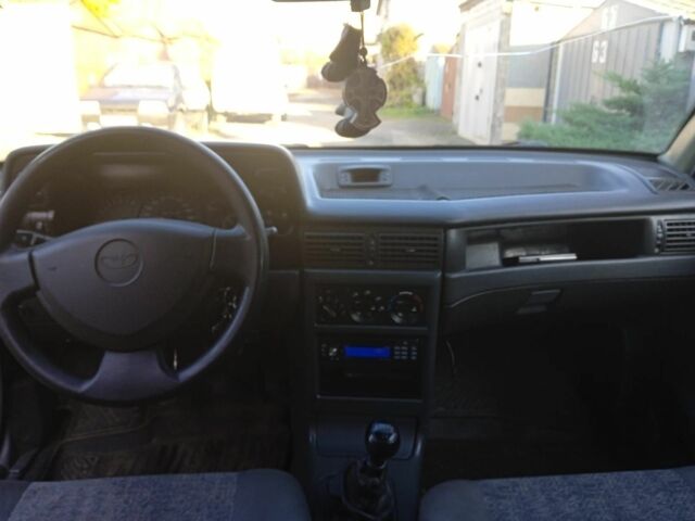 Красный Дэу Нексия, объемом двигателя 1.5 л и пробегом 180 тыс. км за 2100 $, фото 5 на Automoto.ua