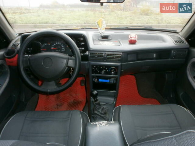 Червоний Деу Нексія, об'ємом двигуна 1.5 л та пробігом 181 тис. км за 2750 $, фото 11 на Automoto.ua