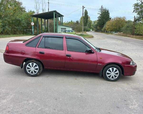 Червоний Деу Нексія, об'ємом двигуна 1.5 л та пробігом 237 тис. км за 3000 $, фото 4 на Automoto.ua