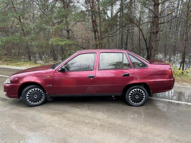 Червоний Деу Нексія, об'ємом двигуна 1.5 л та пробігом 150 тис. км за 1000 $, фото 1 на Automoto.ua