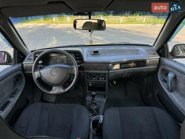 Красный Дэу Нексия, объемом двигателя 1.6 л и пробегом 200 тыс. км за 1700 $, фото 10 на Automoto.ua
