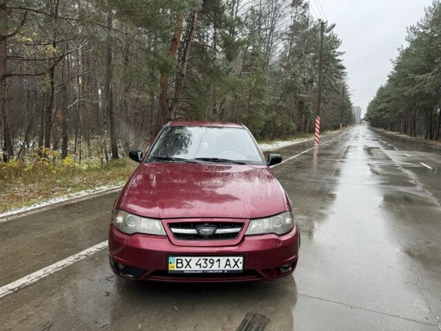 Червоний Деу Нексія, об'ємом двигуна 1.5 л та пробігом 150 тис. км за 1000 $, фото 3 на Automoto.ua